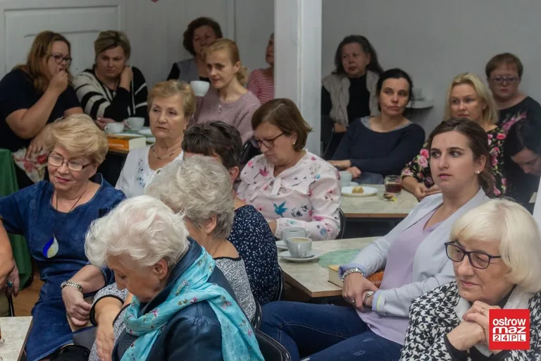 Anna Ficner-Ogonowska gościła w ostrowskiej bibliotece (zdjęcia, wideo)