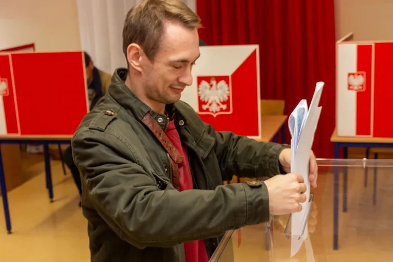 Zobacz jak głosują mieszkańcy Ostrowi (zdjęcia)