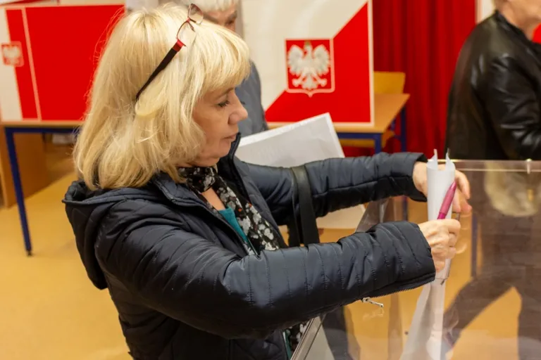 Zobacz jak głosują mieszkańcy Ostrowi (zdjęcia)