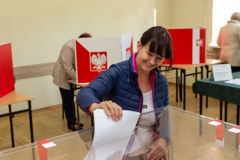 Zobacz jak głosują mieszkańcy Ostrowi (zdjęcia)