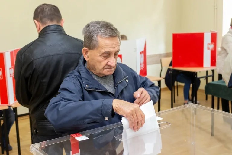 Zobacz jak głosują mieszkańcy Ostrowi (zdjęcia)
