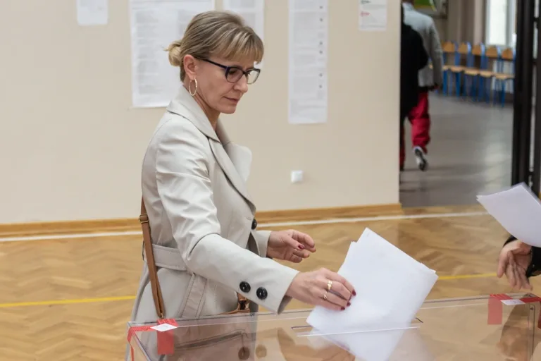 Zobacz jak głosują mieszkańcy Ostrowi (zdjęcia)