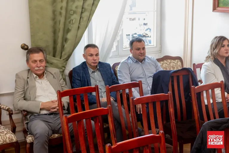 Miejskie obchody Dnia Edukacji Narodowej (zdjęcia, wideo, lista odznaczonych)