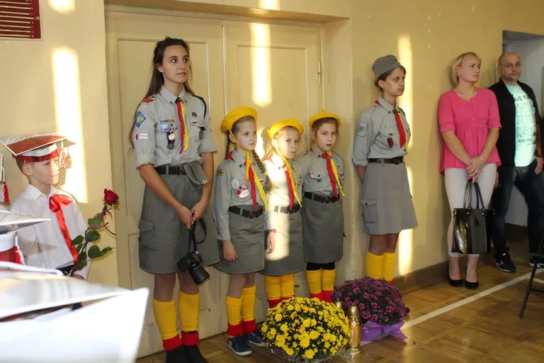Ślubowanie pierwszaków w ostrowskiej "jedynce" (zdjęcia)