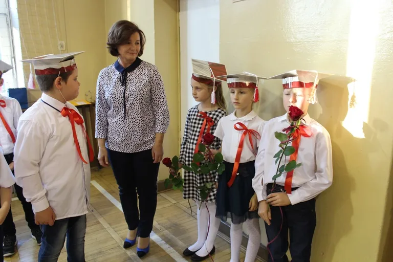 Ślubowanie pierwszaków w ostrowskiej "jedynce" (zdjęcia)