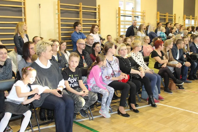 Ślubowanie pierwszaków w ostrowskiej "jedynce" (zdjęcia)