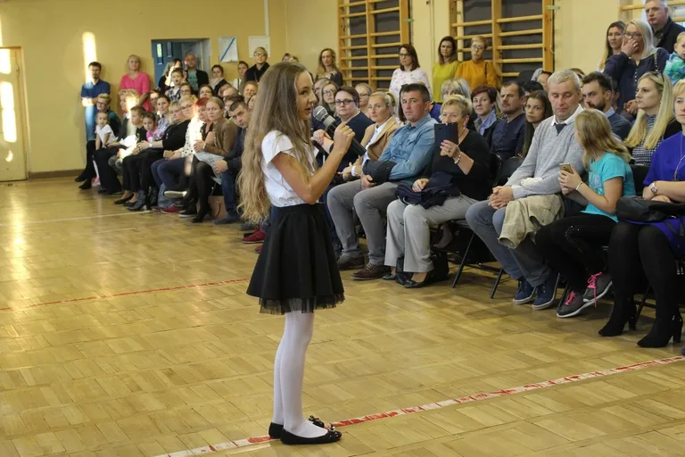 Ślubowanie pierwszaków w ostrowskiej "jedynce" (zdjęcia)