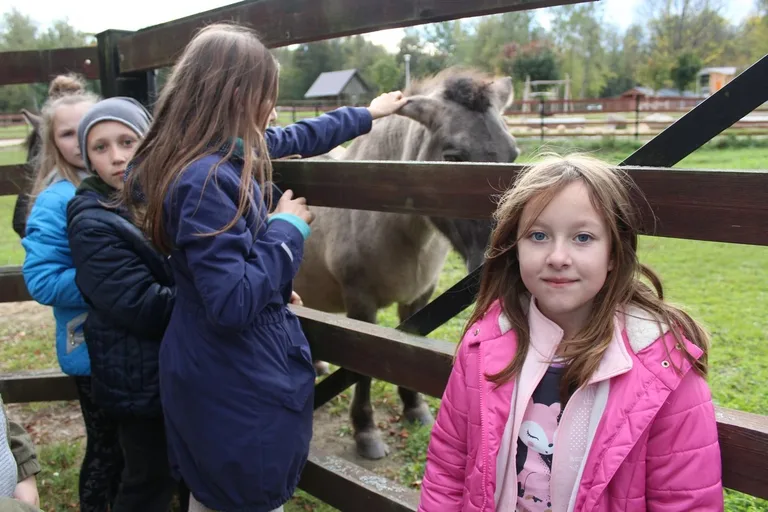 Uczniowie klas piątych na wycieczce w Białowieży (zdjęcia)