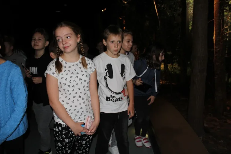 Uczniowie klas piątych na wycieczce w Białowieży (zdjęcia)
