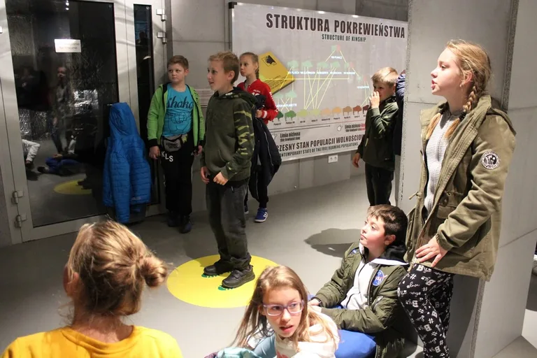 Uczniowie klas piątych na wycieczce w Białowieży (zdjęcia)