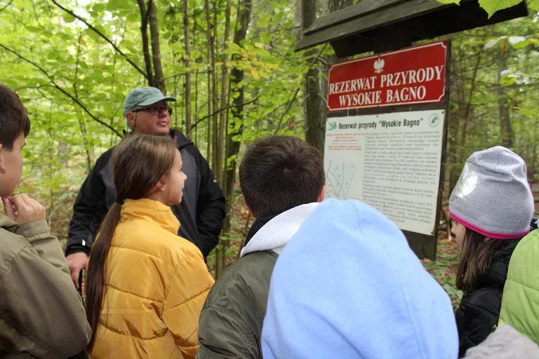 Uczniowie klas piątych na wycieczce w Białowieży (zdjęcia)