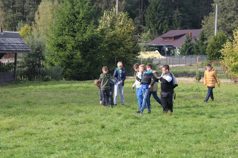 Uczniowie klas piątych na wycieczce w Białowieży (zdjęcia)