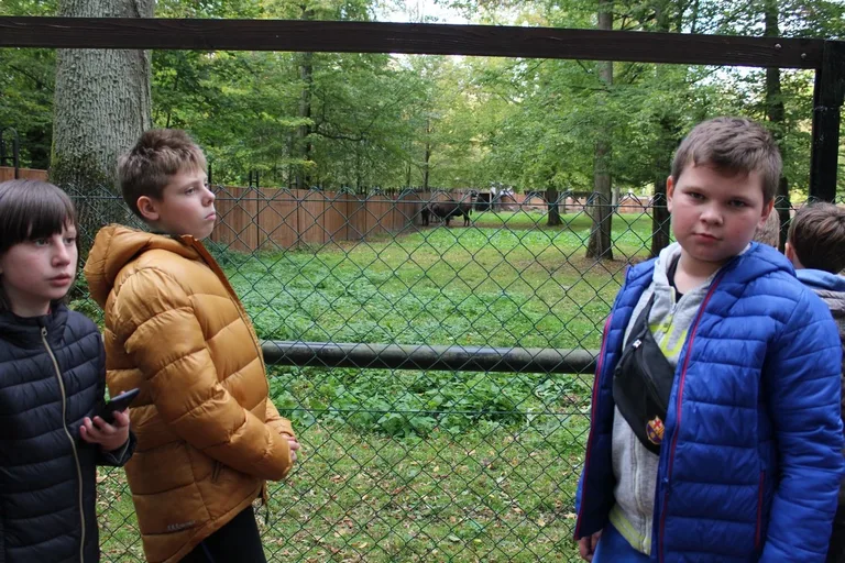 Uczniowie klas piątych na wycieczce w Białowieży (zdjęcia)