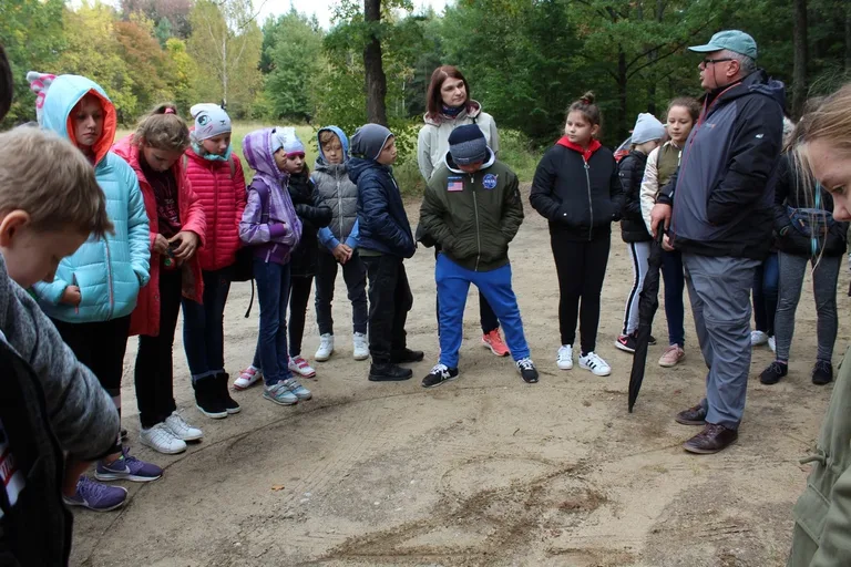 Uczniowie klas piątych na wycieczce w Białowieży (zdjęcia)
