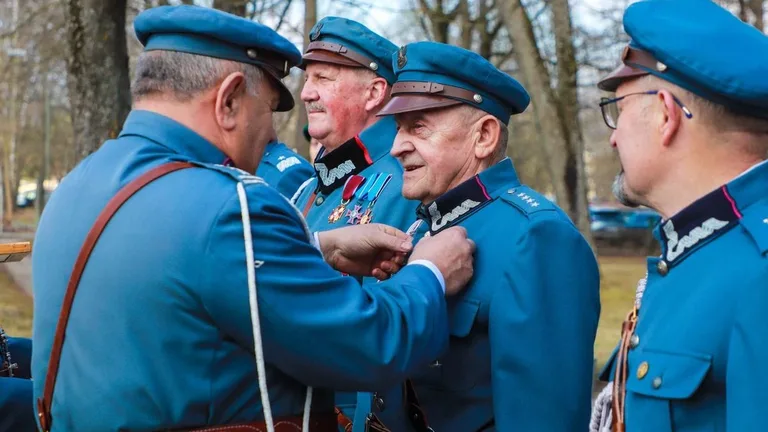Uroczystość w Komorowie ku czci Józefa Piłsudskiego. Wręczono medale i odznaczenia (zdjęcia, wideo)