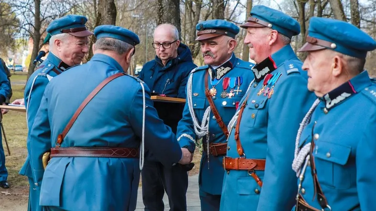 Uroczystość w Komorowie ku czci Józefa Piłsudskiego. Wręczono medale i odznaczenia (zdjęcia, wideo)