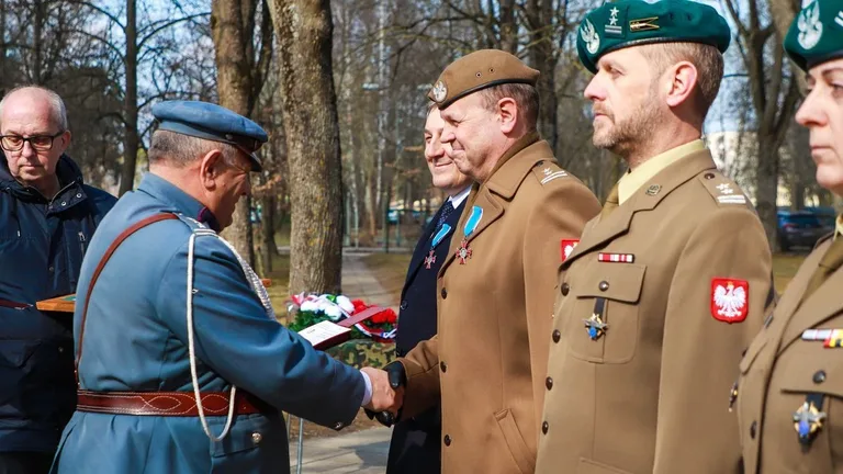 Uroczystość w Komorowie ku czci Józefa Piłsudskiego. Wręczono medale i odznaczenia (zdjęcia, wideo)