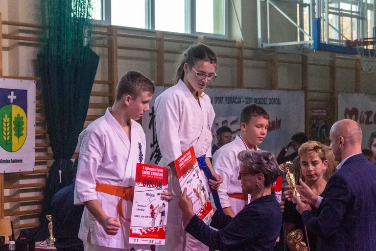 Setki karateków na macie (zdjęcia, wideo)