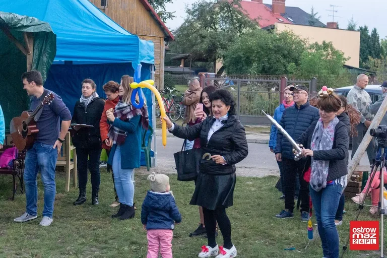 Muzycznie na Skwerku Obfitości. Grupa sąsiedzka zacieśnia więzi (zdjęcia, wideo)