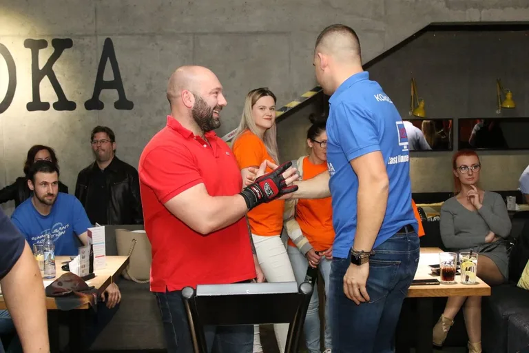 Kręglarze zagrali dla małej Kalinki (zdjęcia, wideo)