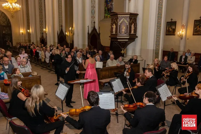 "Latynoski duet" w ostrowskiej parafii (zdjęcia, wideo)