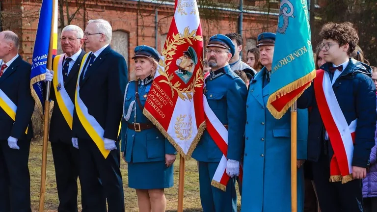 Uroczystość w Komorowie ku czci Józefa Piłsudskiego. Wręczono medale i odznaczenia (zdjęcia, wideo)