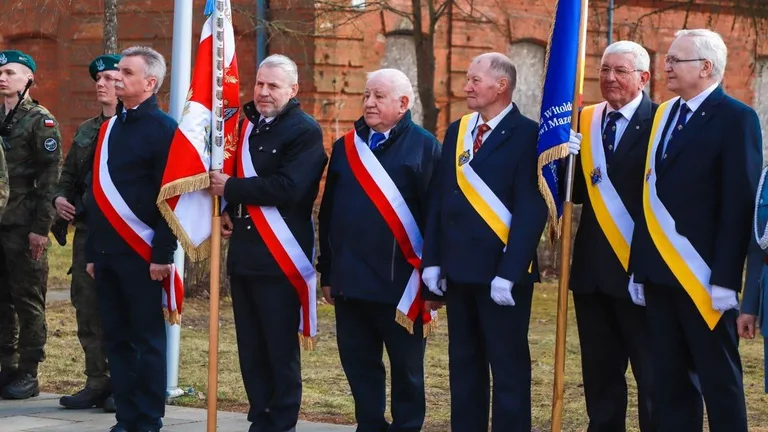 Uroczystość w Komorowie ku czci Józefa Piłsudskiego. Wręczono medale i odznaczenia (zdjęcia, wideo)