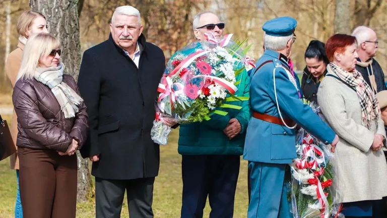 Uroczystość w Komorowie ku czci Józefa Piłsudskiego. Wręczono medale i odznaczenia (zdjęcia, wideo)