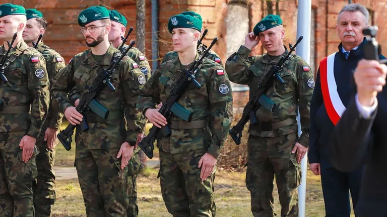 Uroczystość w Komorowie ku czci Józefa Piłsudskiego. Wręczono medale i odznaczenia (zdjęcia, wideo)