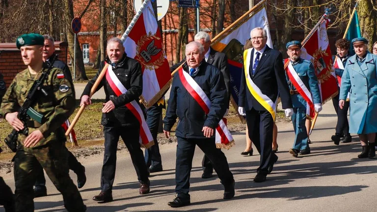 Uroczystość w Komorowie ku czci Józefa Piłsudskiego. Wręczono medale i odznaczenia (zdjęcia, wideo)