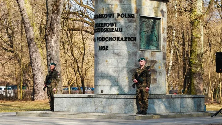 Uroczystość w Komorowie ku czci Józefa Piłsudskiego. Wręczono medale i odznaczenia (zdjęcia, wideo)