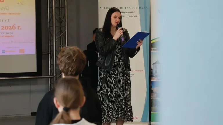 Ale pułapki w dyktandzie w Ostrowi. Pisały dzieci, pisali dorośli (zdjęcia, wideo)