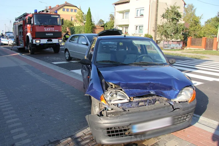 Zderzenie trzech osobówek w Czerwinie. Sprawca z powiatu ostrowskiego (zdjęcia)