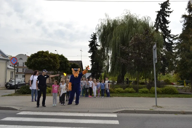 Dzieci uczyły się przechodzić przez jezdnię (zdjęcia)