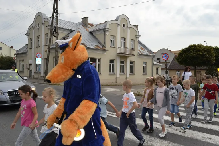 Dzieci uczyły się przechodzić przez jezdnię (zdjęcia)