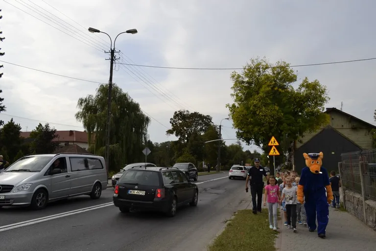 Dzieci uczyły się przechodzić przez jezdnię (zdjęcia)