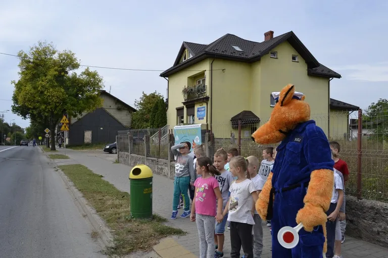 Dzieci uczyły się przechodzić przez jezdnię (zdjęcia)