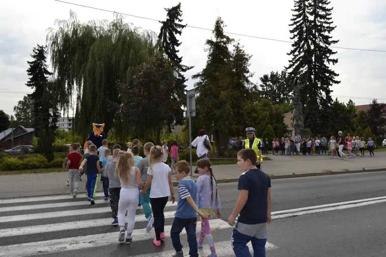 Dzieci uczyły się przechodzić przez jezdnię (zdjęcia)