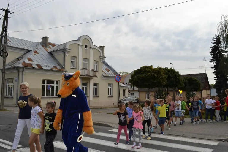 Dzieci uczyły się przechodzić przez jezdnię (zdjęcia)