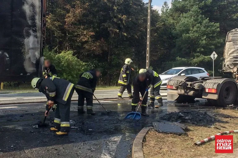 Pożar samochodu ciężarowego w Broku (zdjęcia)