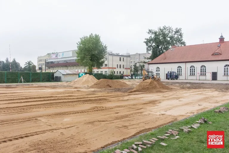 Trwa budowa boiska wielofunkcyjnego przy "Koperniczku" (zdjęcia)