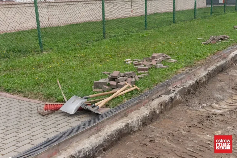 Trwa budowa boiska wielofunkcyjnego przy "Koperniczku" (zdjęcia)