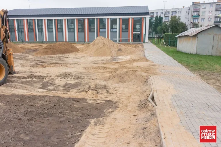 Trwa budowa boiska wielofunkcyjnego przy "Koperniczku" (zdjęcia)
