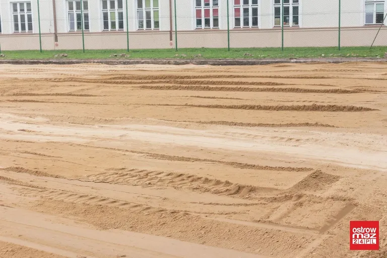 Trwa budowa boiska wielofunkcyjnego przy "Koperniczku" (zdjęcia)