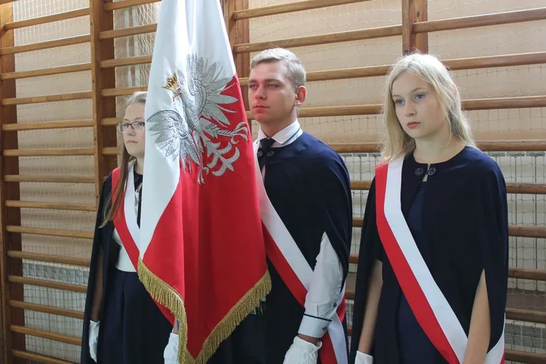 Rozpoczęcie roku szkolnego w małkińskim Zespole Szkół z nowym dyrektorem (zdjęcia)