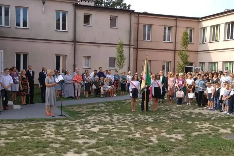 Rozpoczęcie roku szkolnego w "dwójce" (zdjęcia)