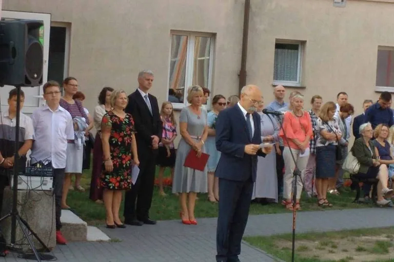Rozpoczęcie roku szkolnego w "dwójce" (zdjęcia)