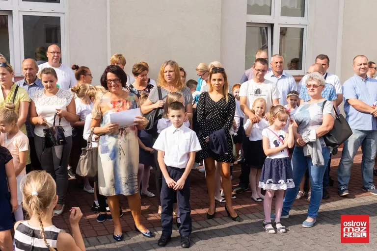 Uczniowie "Jedynki" wrócili w szkolne mury (zdjęcia)