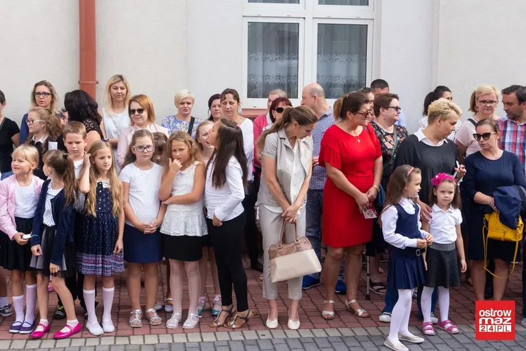 Uczniowie "Jedynki" wrócili w szkolne mury (zdjęcia)