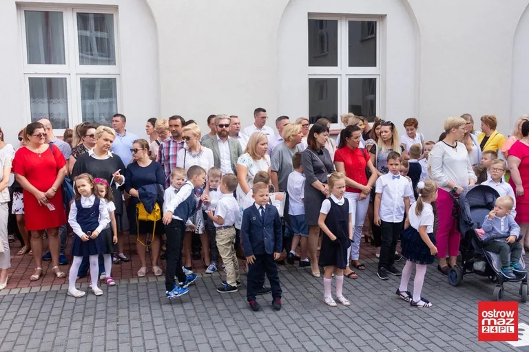 Uczniowie "Jedynki" wrócili w szkolne mury (zdjęcia)